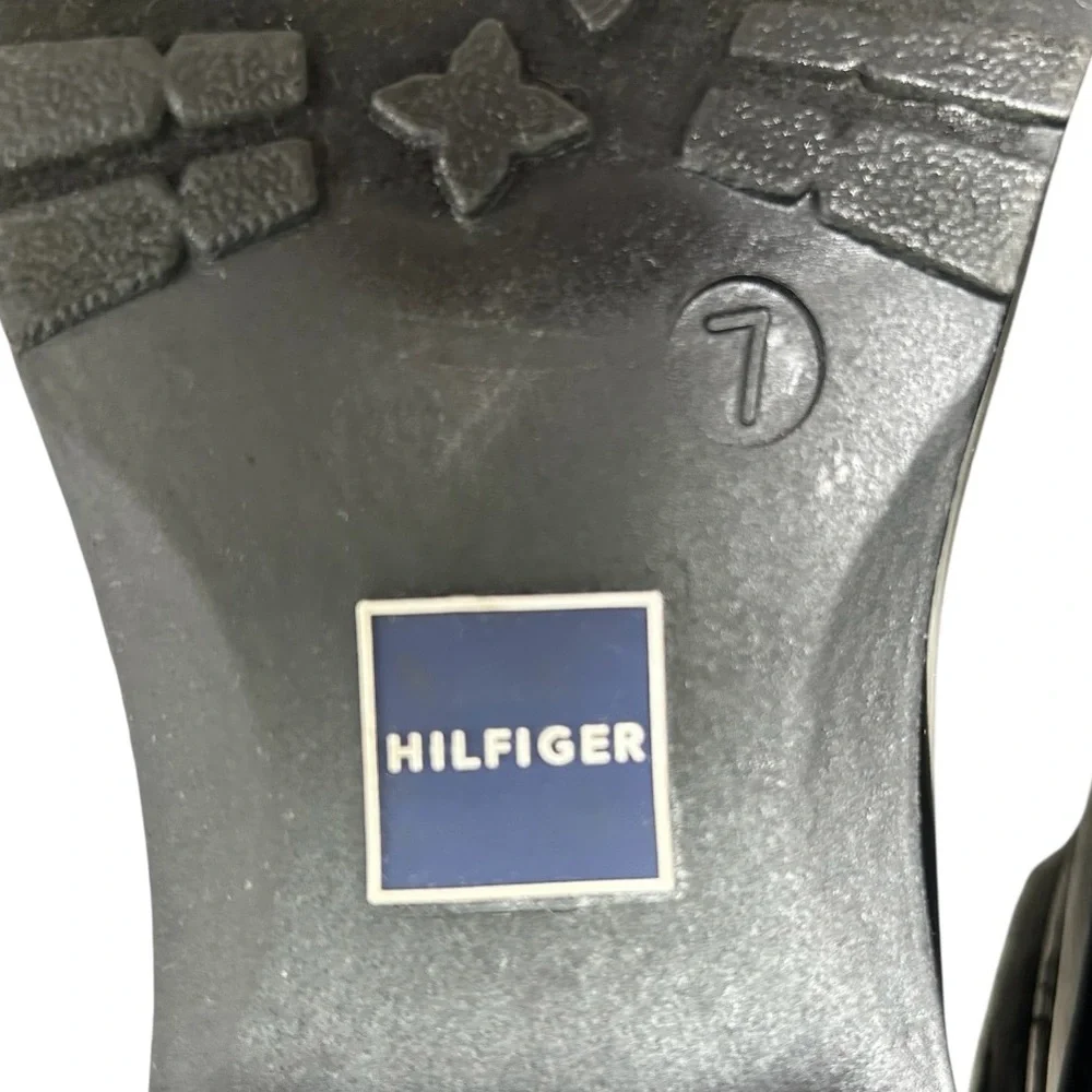 TOMMY HILFIGER Women’s Freza Rain Boots Black Quilted Gold Medallion WetLook‎ 7